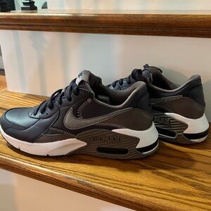 Women’s Nike Air Max Excee Lea Shoes Purple Size 9.5